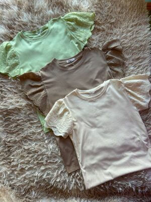 Remera de algodón con mangas de brodery