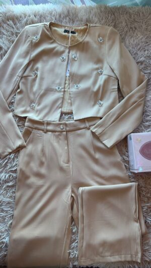 2025/10/1000448695.jpg Conjunto sastrero elegante Talle P