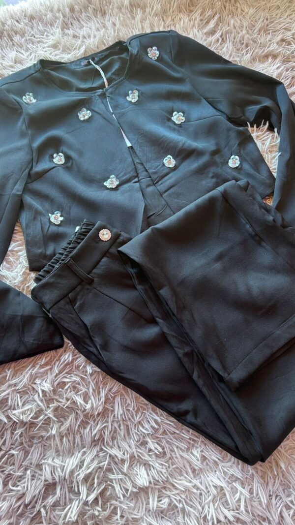 2025/10/1000448718.jpg Conjunto sastrero elegante Talle P