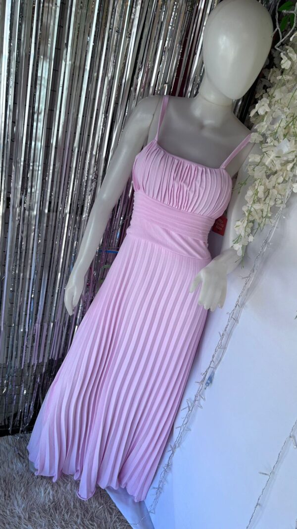 Vestido Plisado con tazas