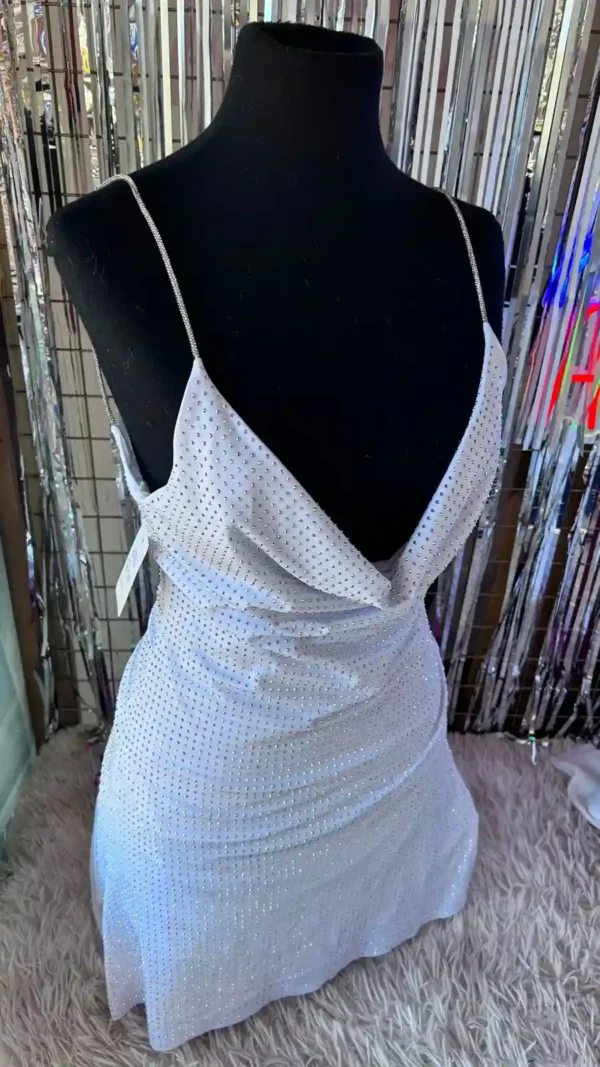 Vestido cuello bote con strass