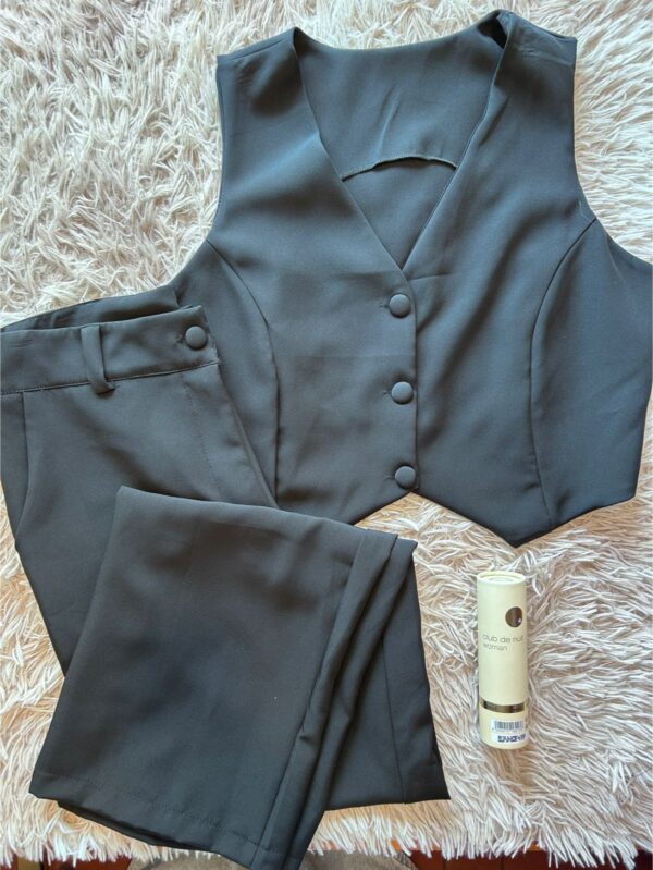 WhatsApp Image 2026-03-04 at 10.42.17 Set Sastrero, Chaleco & Pantalón