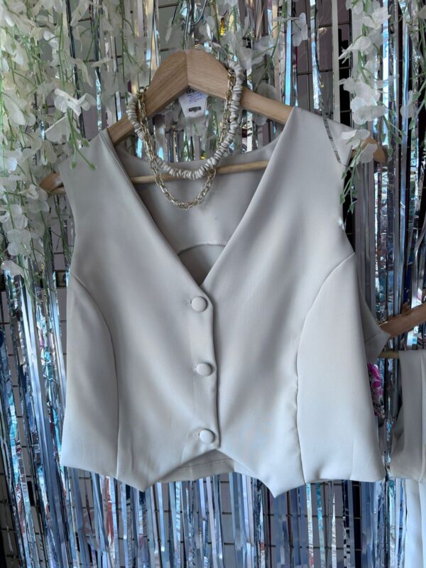 WhatsApp Image 2026-03-04 at 10.46.57 Set Sastrero, Chaleco & Pantalón