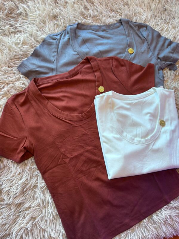 Remera lycra/algodón con apliques