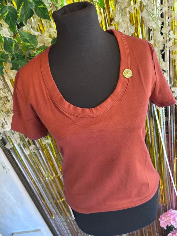 Remera lycra/algodón con apliques