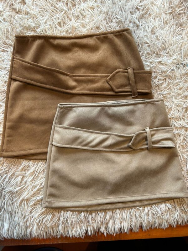 WhatsApp Image 2026-05-09 at 19.16.37 Falda Skort Gamuzada con Detalle de Faja