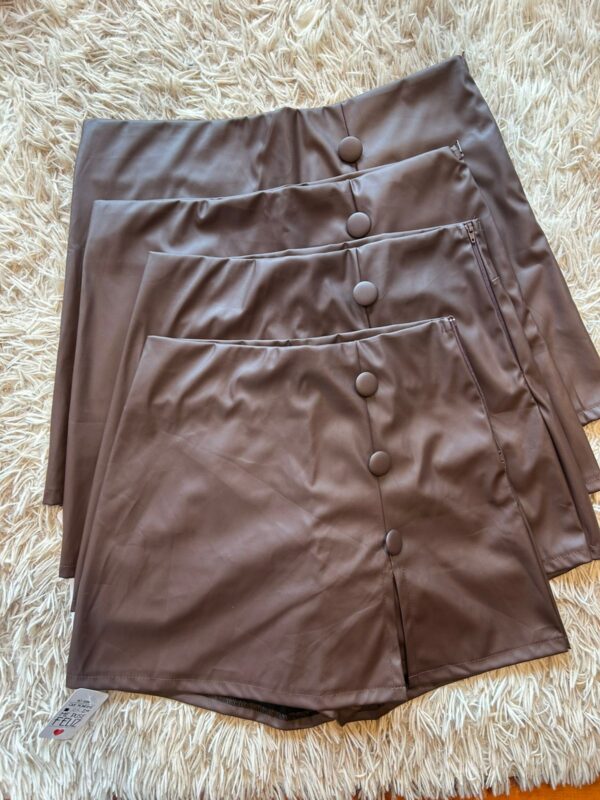 WhatsApp Image 2026-05-09 at 19.17.37 (2) Skort Chocolate Engomado
