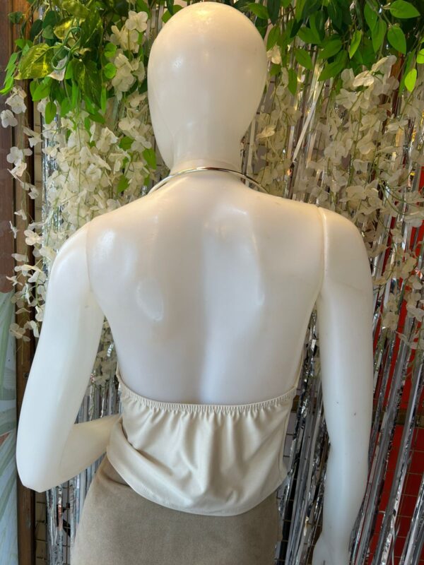Top Halter con Argolla Metálica