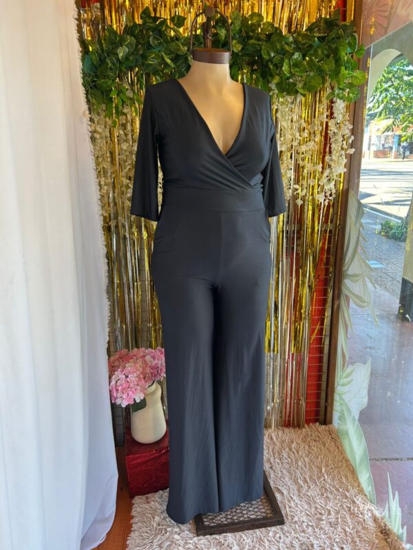 WhatsApp Image 2026-05-12 at 10.46.59 Mono Palazzo con Escote Cruzado