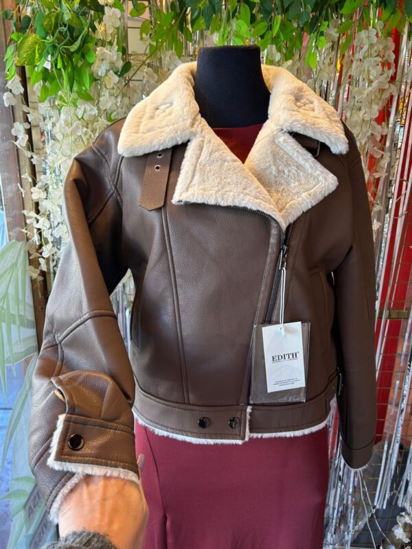 WhatsApp Image 2026-05-19 at 10.22.19 Campera Gamulán Con Corderito