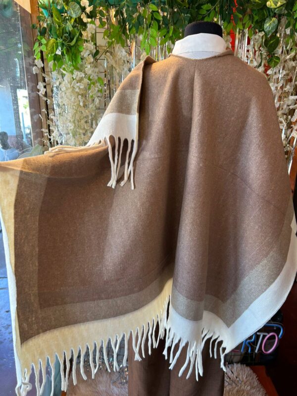 Ruana Soft con Flecos