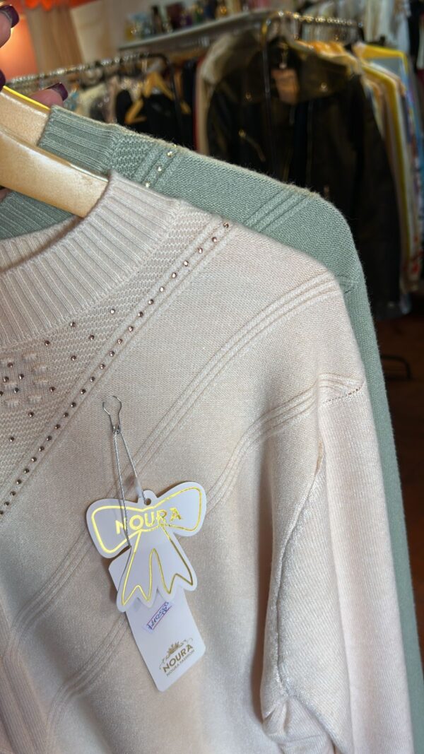 WhatsApp Image 2026-06-03 at 10.05.13 Sweater de Hilo Premium con Apliques