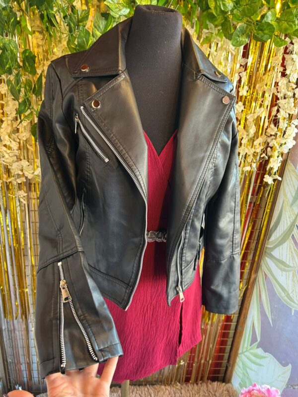 WhatsApp Image 2026-06-01 at 10.00.41 Campera Rockera Eco-curero