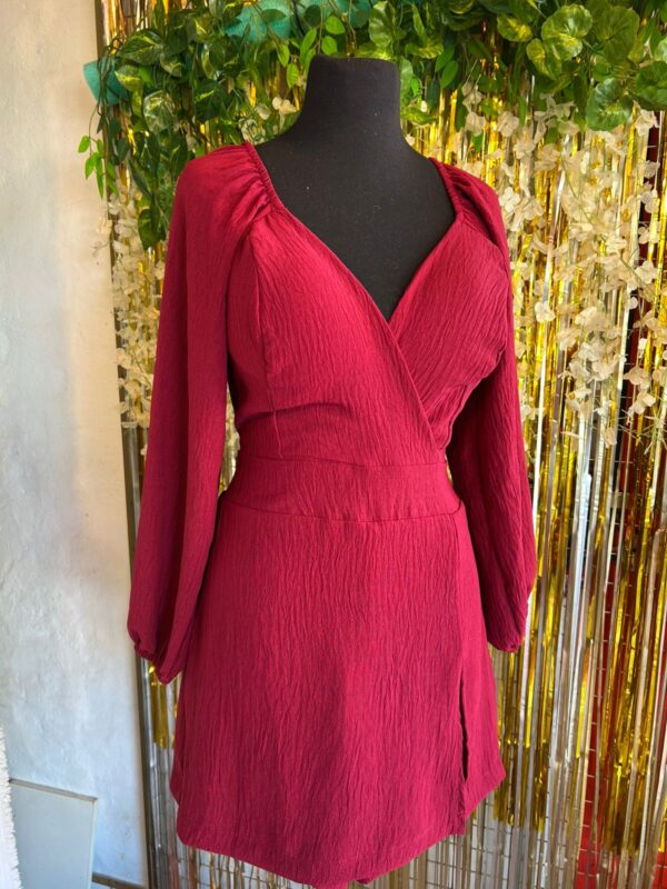 Vestido Corto con Escote Cruzado