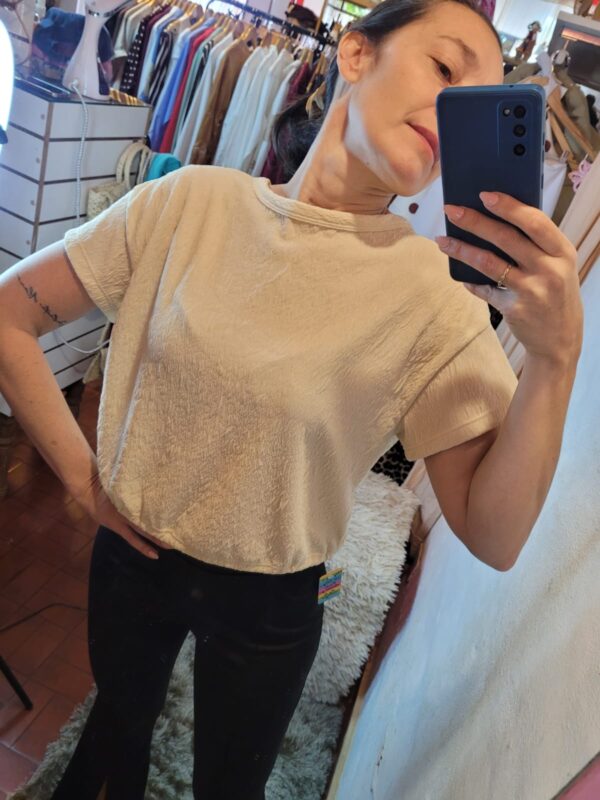 WhatsApp Image 2026-09-18 at 10.52.36 (2) Blusa Texturada con Cierre y Lazo