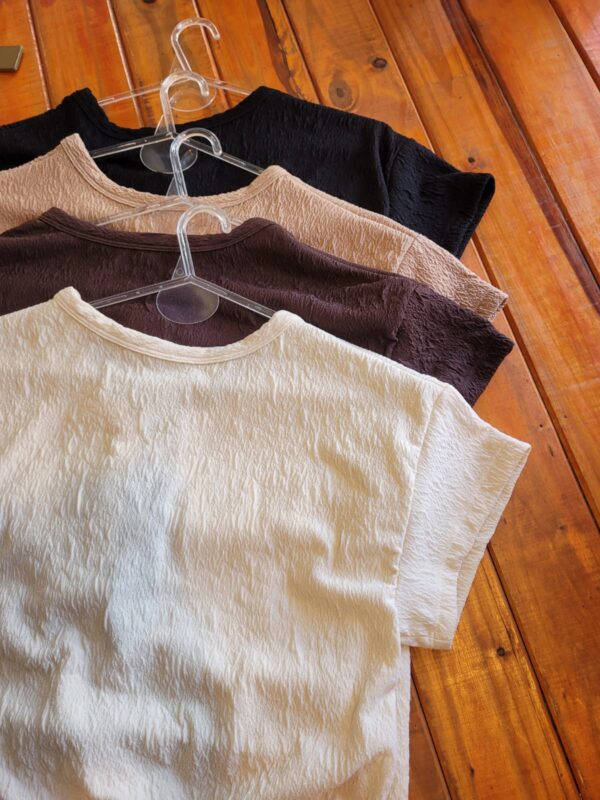WhatsApp Image 2026-09-18 at 10.52.36 Blusa Texturada con Cierre y Lazo